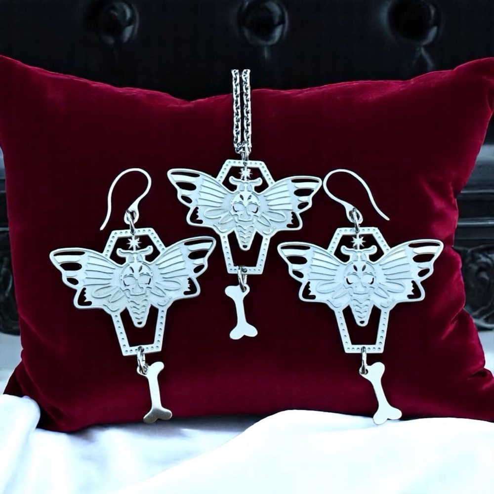 🆕 Skull on Moth Coffin Bones Laser Etched Necklace Set  Stainless Steel